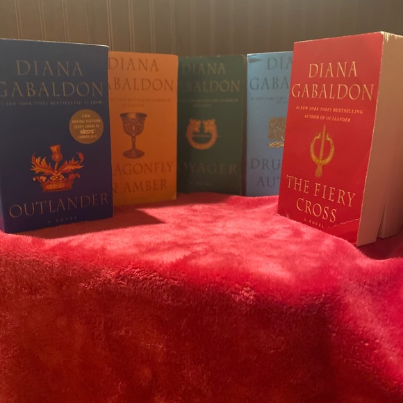 OUTLANDER BOOKS! Diana Gabaldon First 5 of ‘Outlander’. Perfect condition. - Picture 3 of 3
